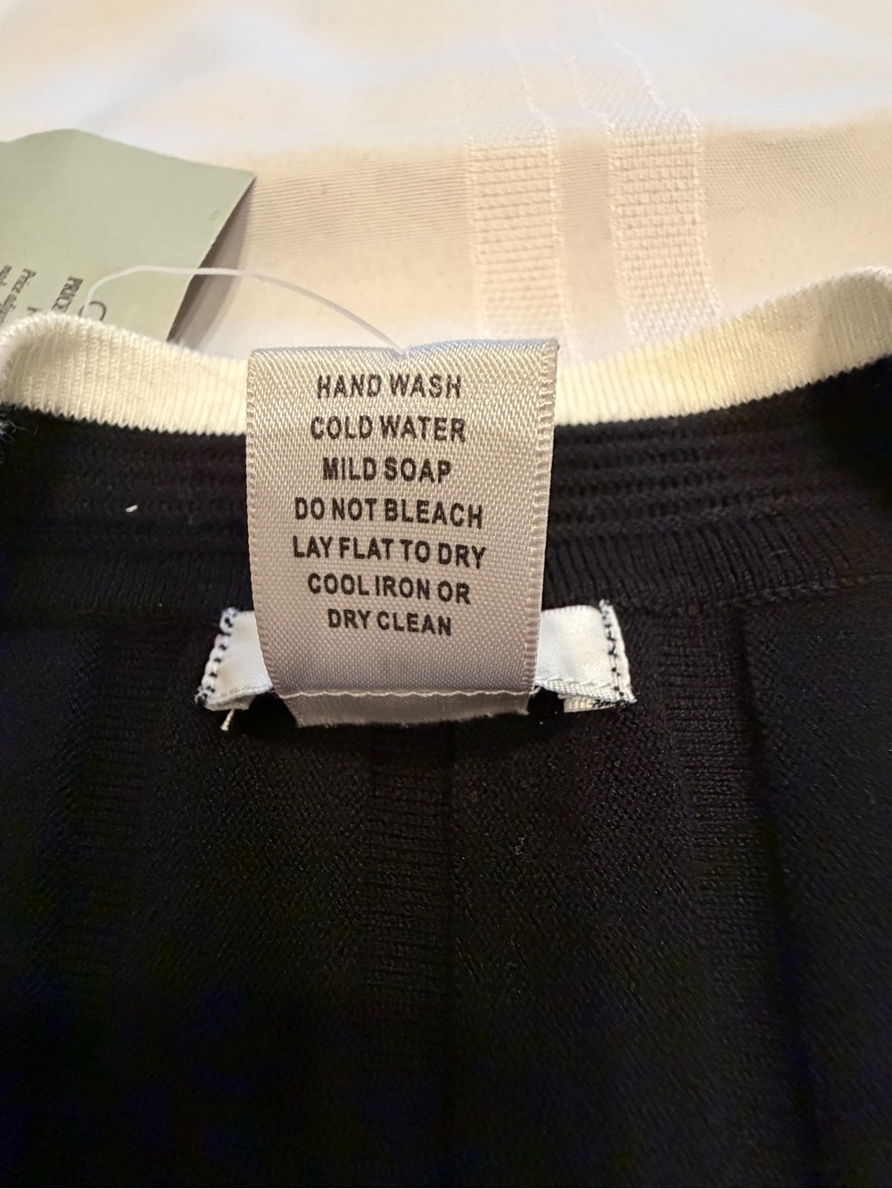 NWT Cache Black White Contrast Trim Faux Wrap Top Sleeveless Size Medium - Picture 4 of 5